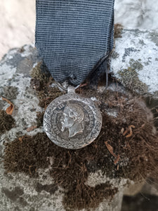 Napoléon III médaille campagne d'Italie en argent massif  avec ruban noir