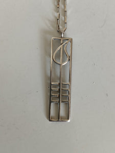 Edimbourg 1950 Sterling Anglais, pendentif bougie avec chaîne en argent massif. Orfèvre CJL Carrick Jewellery (CJL), en Écosse.