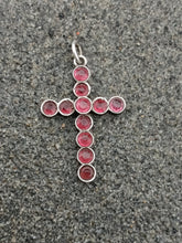 Charger l'image dans la galerie, Croix en argent ancienne  et cristaux taillées de couleur. XXème
