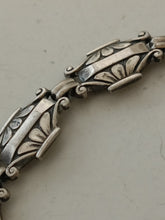 Charger l&#39;image dans la galerie, Bracelet Art Déco en argent massif
