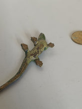 Charger l&#39;image dans la galerie, Lezard bronze de Vienne peint à la main et signé début Xxème , longueur 12cm
