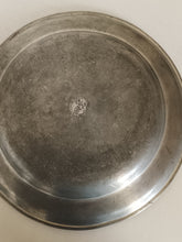 Charger l'image dans la galerie, Belle assiette en étain probablement début XIX ème nord est de la France . Poinçon à identifier ( Franz B Vocher) belle patine
