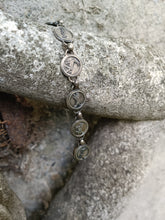 Charger l&#39;image dans la galerie, Bracelet bouton en argent massif , décors animaux de la savane .  Fait en Afrique du sud .
