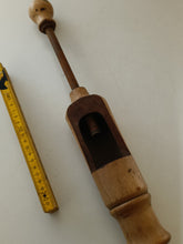 Charger l'image dans la galerie, Bouchonneuse de vigneron en bois de buis ,début XXÈME , outil de vigneron
