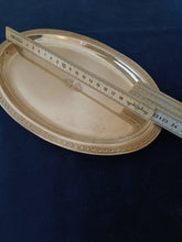 Charger l&#39;image dans la galerie, Ravissant petit plateau ovale en argent 0.800 de L. Jamin à Genève orfèvre
