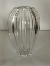 Charger l'image dans la galerie, Vase en cristal taillé XXÈME, parfait état
