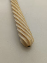 Charger l&#39;image dans la galerie, Couteau XVIIIE, lame en argent avec poinçons Français , orfèvre et origine à identifier.

