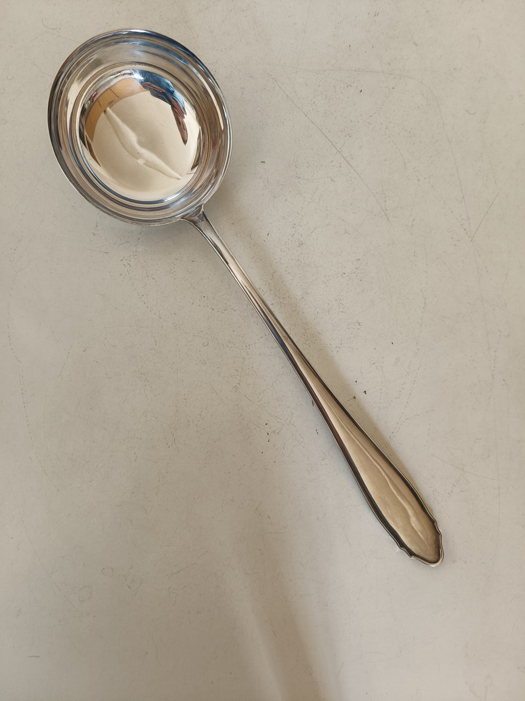 Jezler la reine grande louche en argent massif 0.800 , 210g