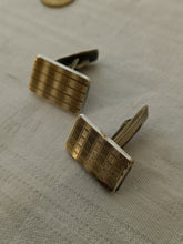 Charger l'image dans la galerie, Paire de bouton de manchette en argent doré vers 1950 en argent 0.800
