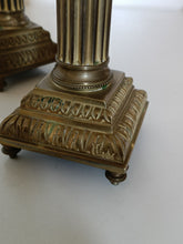 Charger l'image dans la galerie, Paire de bougeoir en bronze doré , style Louis XVI d'époque Napoléon
