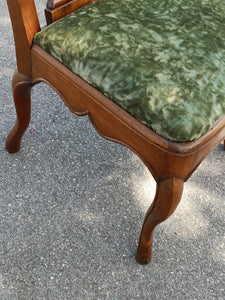 Chaise l'époque Louis XV en noyer massif