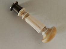 Charger l&#39;image dans la galerie, Cachet fin XIXÈME avec tampon armoirie
