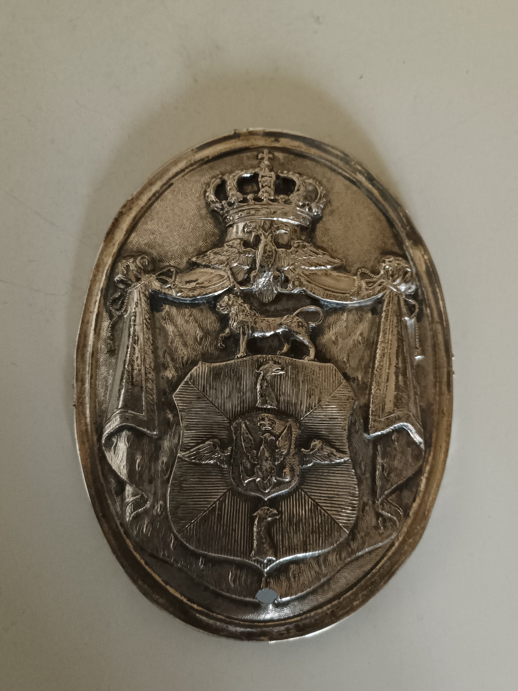 Rare plaque avec blason famille royale , Prusse, Polonaise ou Russe en argent massif repoussé. XIXÈME