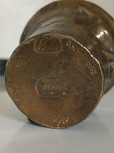 Charger l&#39;image dans la galerie, Garouste et Bonneti Rare vase en bronze fin XXÈME numéroté 7/8 , cachet fonderie d&#39;art  Barthélémy,
