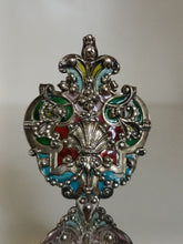 Charger l&#39;image dans la galerie, George W Shiebler 1846-1920 grand orfèvre américain , exceptionnelle cuillère à bonbons en argent massif doré et émail . Pièce de musée !
