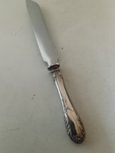 Charger l'image dans la galerie, Jezler Schilf ( roseau) couteau à tarte ou gâteau manche argent massif 0.800 et lame inox
