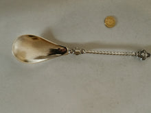 Charger l'image dans la galerie, Cuillère à confiture en argent massif 0.800 décors mascaron. Allemagne fin  xix ème siècles début XXÈME . Orfèvre Koch &amp; Bergfeld , 37g et 20 cm
