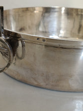 Charger l&#39;image dans la galerie, Rare plat creux d&#39;époque Directoire en argent premier titre Français
