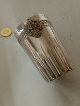 Charger l&#39;image dans la galerie, Club automobile Genève club , gobelet en argent massif de jezler par Giel orfèvre. Monogramme émaillé avec petit dégât. Fin XIXÈME début Xxème
