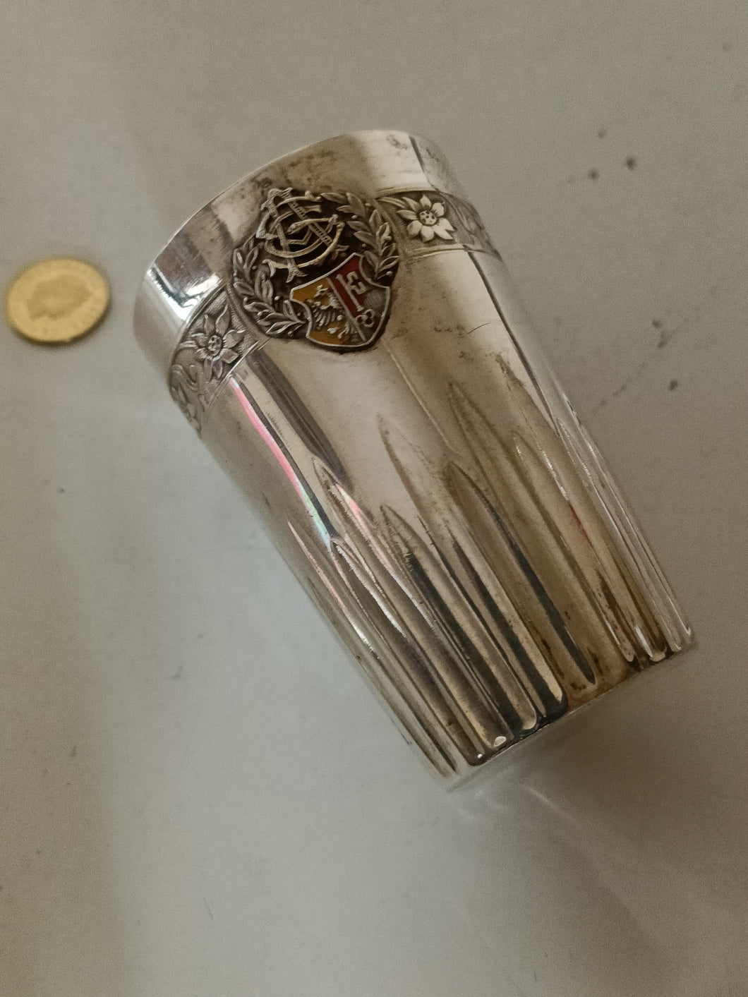 Club automobile Genève club , gobelet en argent massif de jezler par Giel orfèvre. Monogramme émaillé avec petit dégât. Fin XIXÈME début Xxème