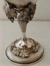 Charger l&#39;image dans la galerie, Grande coupe en argent massif XIX ème, offerte pour des noces d&#39;or . Avec inscription famille Nicolet Sandoze 1835-1885 , 50 ans de Mariage
