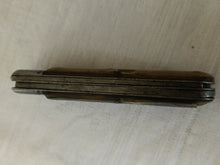 Charger l'image dans la galerie, Petit couteau de poche pliant fin XIXÈME,  fer forgé artisanal . Manche en corne
