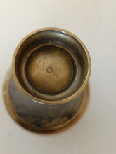 Charger l&#39;image dans la galerie, Ravissant mini vase en dinanderie début Xxème, ciselé noirci et gravé à l&#39;acide . Décors costume  traditionnelle.
