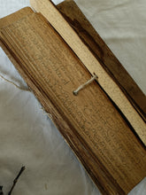 Charger l'image dans la galerie, Manuscrit bouddhiste, sud de l'Inde langage Kannada, probablement Xixème. Fait sur feuille de banane.
