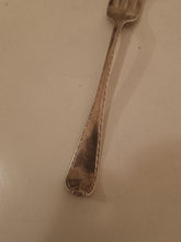 Charger l'image dans la galerie, Londres 1819 fourchette en argent à dessert XIXème. Poinçon maître illisible.
