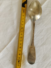 Charger l'image dans la galerie, Hans Caspar Wüest (1766-1845) reçu maître en 1781. Rare cuillère en argent massif vieux Zürich, fin XVIIIE début XIXÈME
