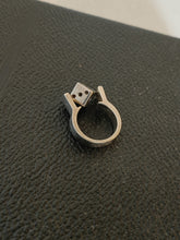 Charger l&#39;image dans la galerie, Bague dé de jeux en argent
