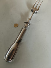 Charger l'image dans la galerie, Christofle Paris , grande fourchette à viande en métal argentée. Début XXÈME. Haute qualitée
