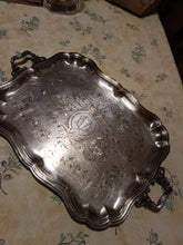 Charger l&#39;image dans la galerie, Boulanger à Paris , grand plateau en métal argenté style Louis XV fait au XIXÈME. Trace d&#39;usure du temps ! Belle patine ...
