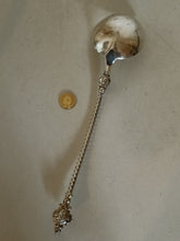 Charger l'image dans la galerie, Cuillère à servir en argent massif décors mascaron Allemagne fin XIXÈME début Xxème 23,5cm 72g
