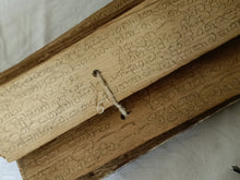 Charger l'image dans la galerie, Manuscrit bouddhiste, sud de l'Inde langage Kannada, probablement Xixème. Fait sur feuille de banane.
