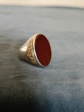Charger l&#39;image dans la galerie, Chevalière argent et or avec pierre de cornaline XXÈme poinçons de maître RBL à identifier. Jolie travail de sertissage petit diamants sur or massif
