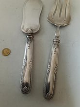 Charger l'image dans la galerie, Émile Puiforcat paire de service à pâtisserie manche en argent massif style Empire
