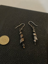 Charger l&#39;image dans la galerie, Paire de boucle d&#39;oreille spirale en argent
