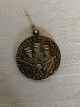 Charger l'image dans la galerie, médaille commémorative française en argent datant de 1914-1915 .
