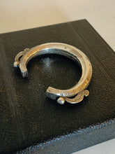 Charger l&#39;image dans la galerie, Bracelet en argent creux  ethnique,  Hmong Laos Vietnam chine
