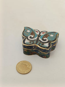 Petite boîte cloisonnée, Chine début XXÈME. Forme de papillon