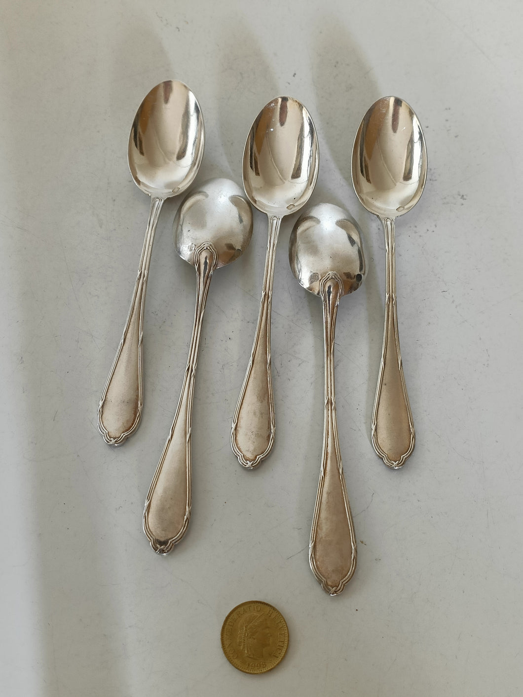 Série de 5 cuillère à thé en argent massif Français Minerve premier titre.
