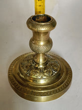 Charger l'image dans la galerie, Petit bougeoir de toilette d'époque restauration en bronze

