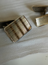 Charger l'image dans la galerie, Paire de bouton de manchette en argent doré vers 1950 en argent 0.800
