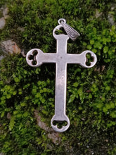 Charger l'image dans la galerie, Croix boutonnée ancienne Marcassite et argent
