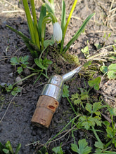 Charger l'image dans la galerie, Bouchon pivotant avec système ouvert et fermé en métal argenté. XX ème
