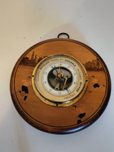Charger l'image dans la galerie, Baromètre art nouveau en bois marqueté. Décors football. Fonctionne
