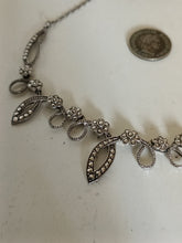 Charger l'image dans la galerie, Collier Art nouveau en argent massif et marcassite. Vers 1920 parfait état
