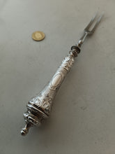 Charger l&#39;image dans la galerie, Fourchette de service manche argent , dans le style XVIIIE allemand .vers 1900
