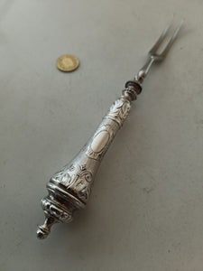 Fourchette de service manche argent , dans le style XVIIIE allemand .vers 1900